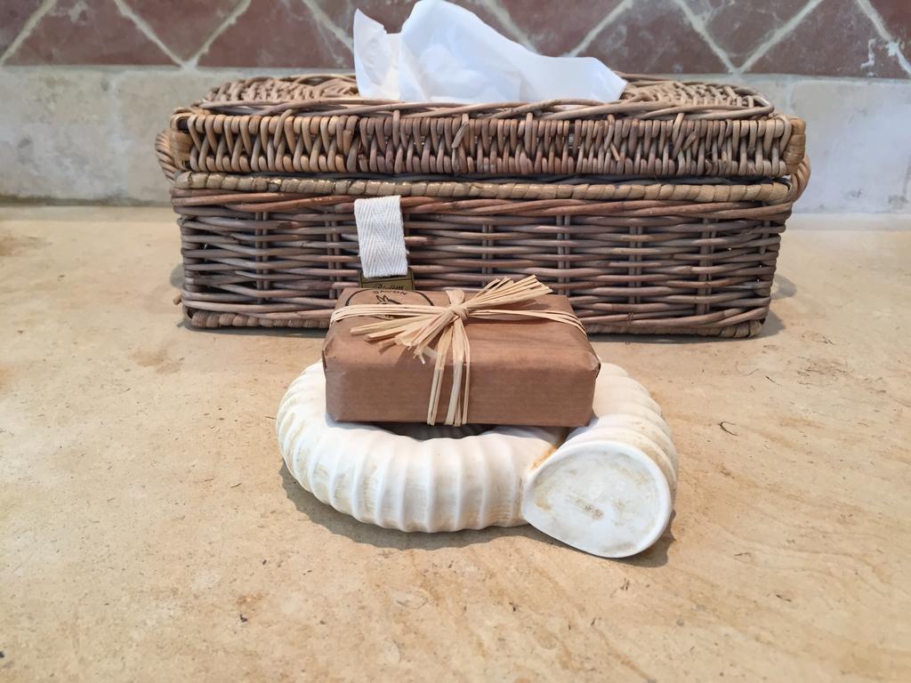 Le Mas Des Lauriers Bed and Breakfast Paradou Δωμάτιο φωτογραφία