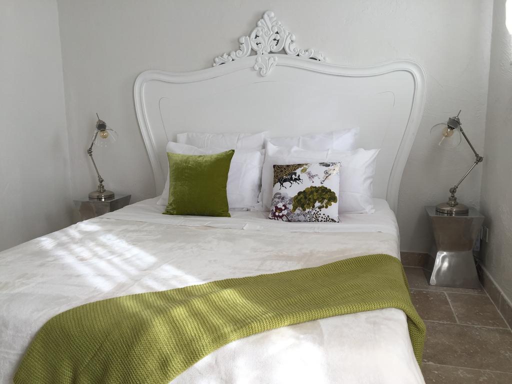 Le Mas Des Lauriers Bed and Breakfast Paradou Δωμάτιο φωτογραφία