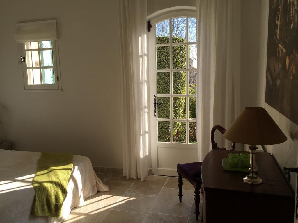 Le Mas Des Lauriers Bed and Breakfast Paradou Δωμάτιο φωτογραφία