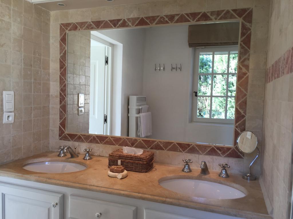 Le Mas Des Lauriers Bed and Breakfast Paradou Δωμάτιο φωτογραφία